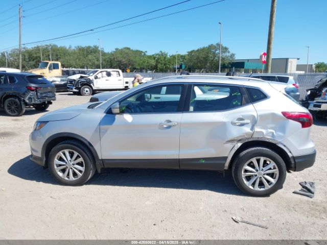JN1BJ1CR1JW253853 Nissan Rogue Sport Sv