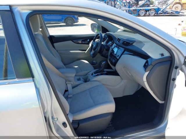 JN1BJ1CR1JW253853 Nissan Rogue Sport Sv