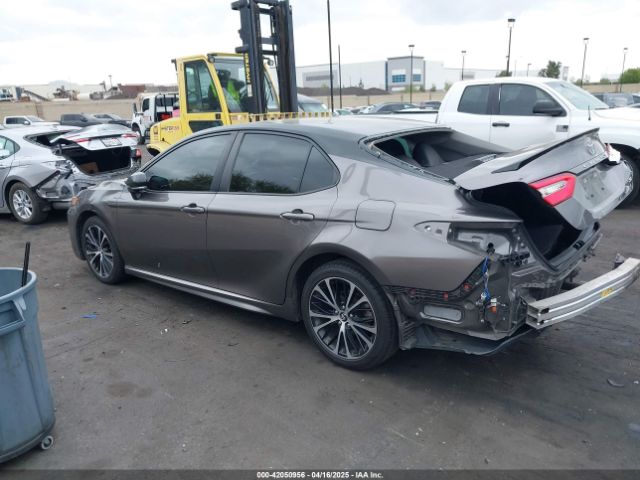 4T1B11HK0JU602453 Toyota CAMRY SE