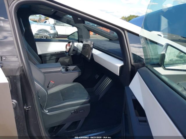 7G2CEHEE7RA012835 Tesla 2024