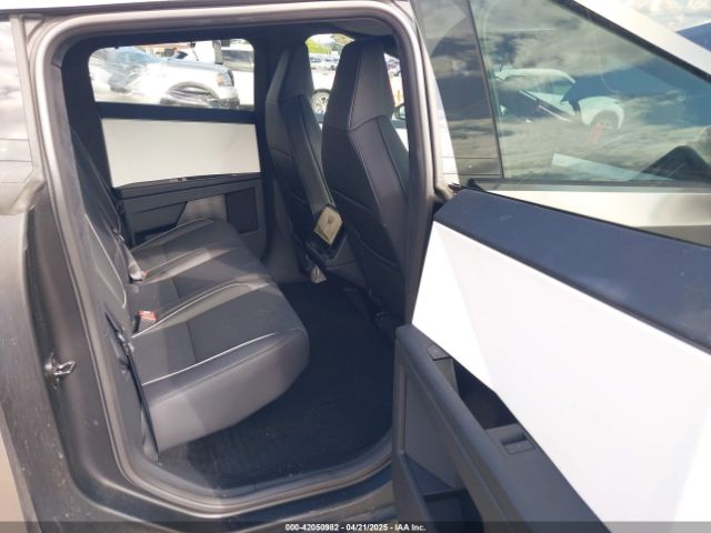 7G2CEHEE7RA012835 Tesla 2024