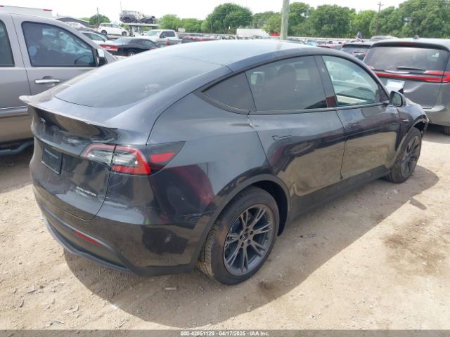 7SAYGAEE9SF304797 Tesla Model Y