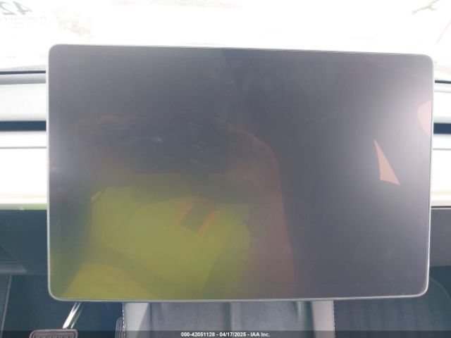 7SAYGAEE9SF304797 Tesla Model Y