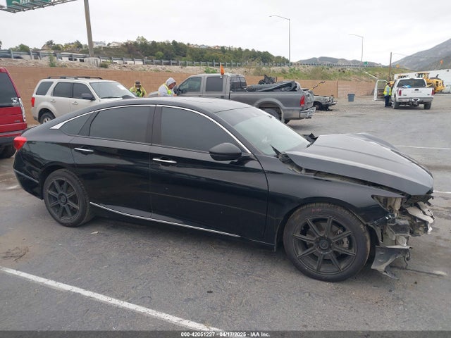 1HGCV1F92JA032925 Honda Accord Touring
