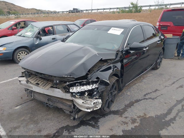 1HGCV1F92JA032925 Honda Accord Touring