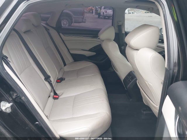 1HGCV1F92JA032925 Honda Accord Touring