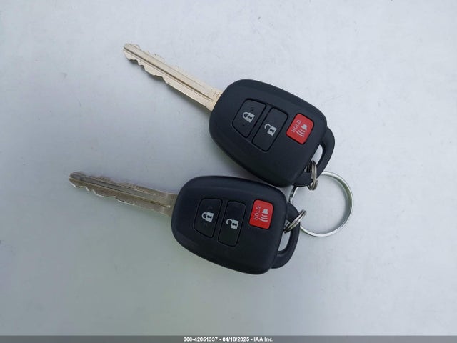 2T3ZFREVXFW177660 Toyota RAV4 LE
