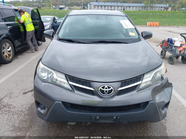 2T3ZFREVXFW177660 Toyota RAV4 LE