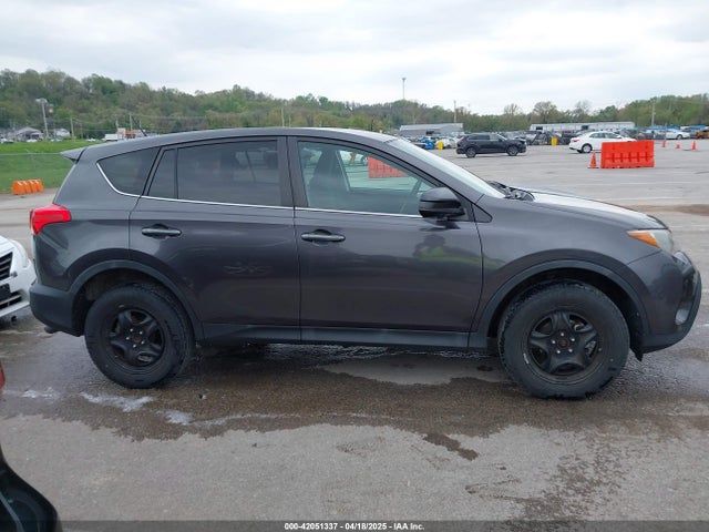 2T3ZFREVXFW177660 Toyota RAV4 LE