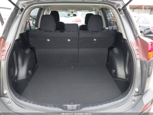2T3ZFREVXFW177660 Toyota RAV4 LE