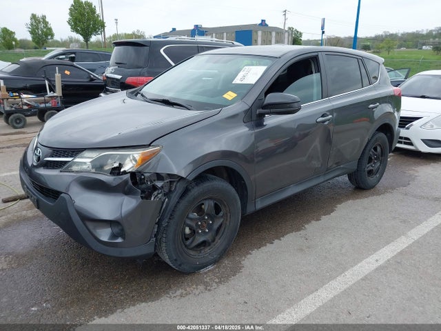 2T3ZFREVXFW177660 Toyota RAV4 LE