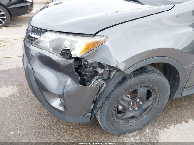 2T3ZFREVXFW177660 Toyota RAV4 LE