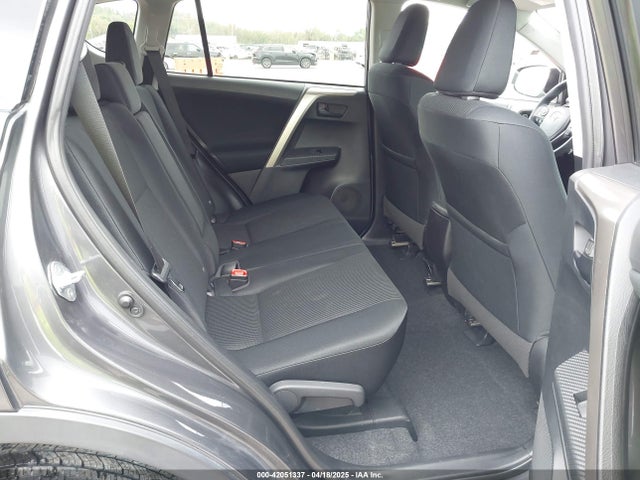 2T3ZFREVXFW177660 Toyota RAV4 LE