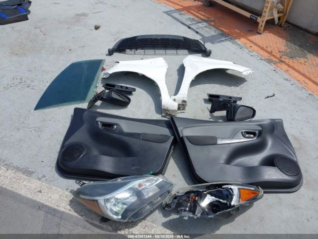 VNKKTUD32HA081883 Toyota YARIS L