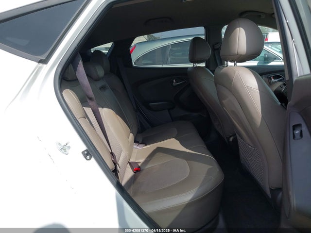 KM8JT3AF8FU042168 Hyundai TUCSON GLS
