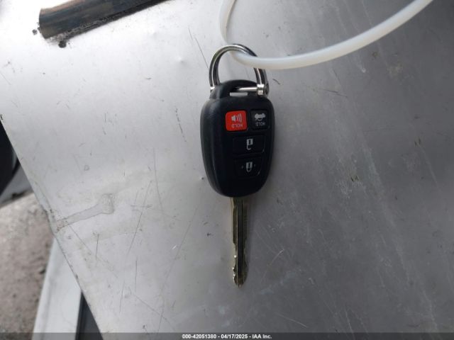 5YFBURHE2HP699568 Toyota COROLLA LE