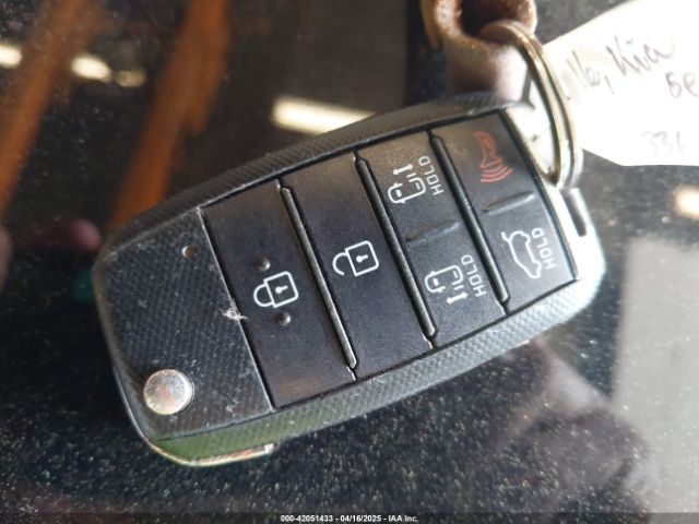 KNDMB5C17G6165290 KIA SEDONA LX