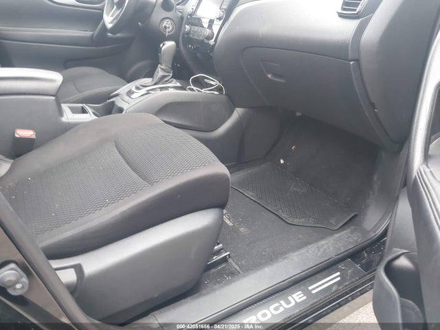 JN1BJ1CP9KW215030 Nissan Rogue Sport S