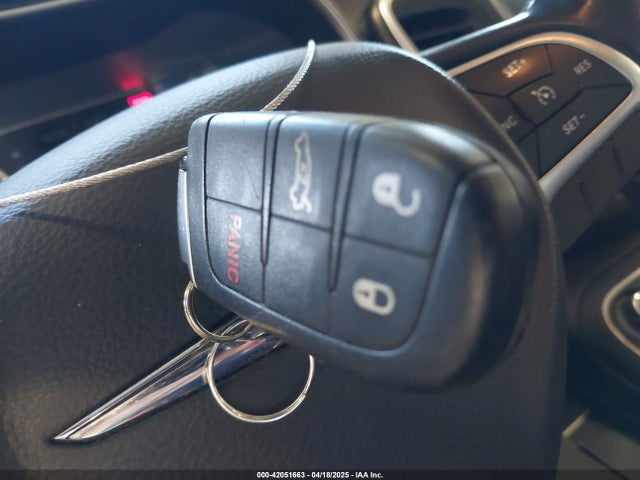 1C3CCCAB7GN169259 Chrysler 2016