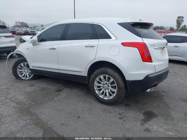 2017 CADILLAC XT5 1GYKNARS9HZ312033 Photo 2