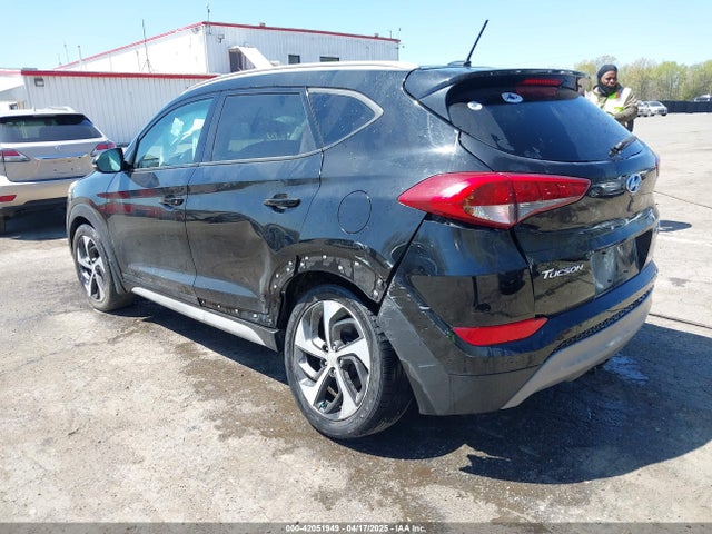KM8J3CA29HU400376 Hyundai Tucson Sport