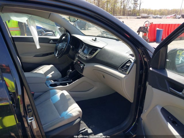 KM8J3CA29HU400376 Hyundai Tucson Sport