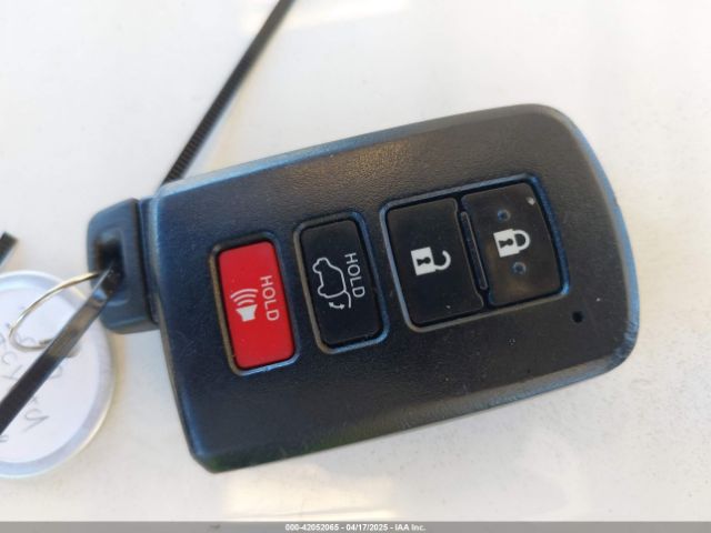 JTMRFREVXJD240388 Toyota Rav4 Xle