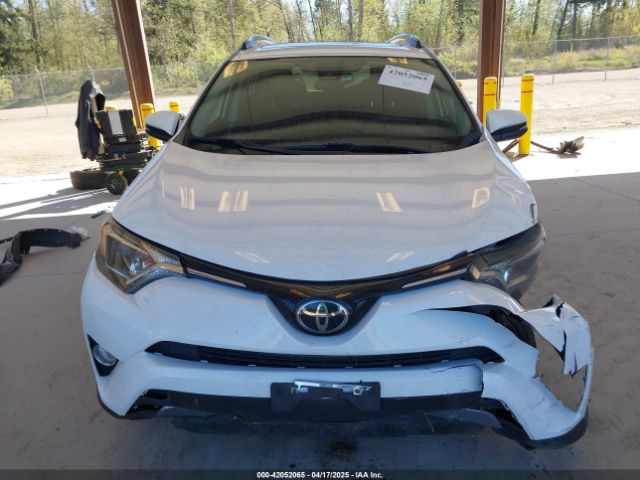 JTMRFREVXJD240388 Toyota Rav4 Xle
