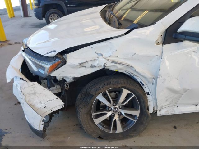 JTMRFREVXJD240388 Toyota Rav4 Xle