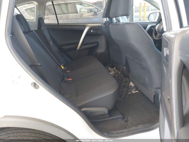 JTMRFREVXJD240388 Toyota Rav4 Xle