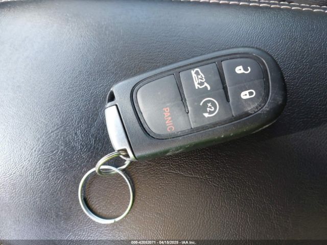 1C4PJMCS2EW137767 Jeep Cherokee Latitude
