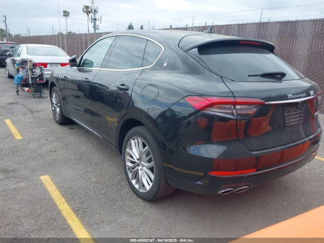 2022 MASERATI LEVANTE ZN661XUA5NX382350 Photo 2