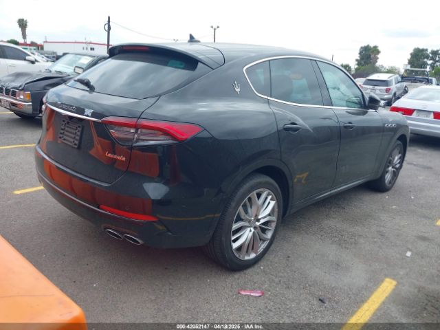 2022 MASERATI LEVANTE ZN661XUA5NX382350 Photo 3