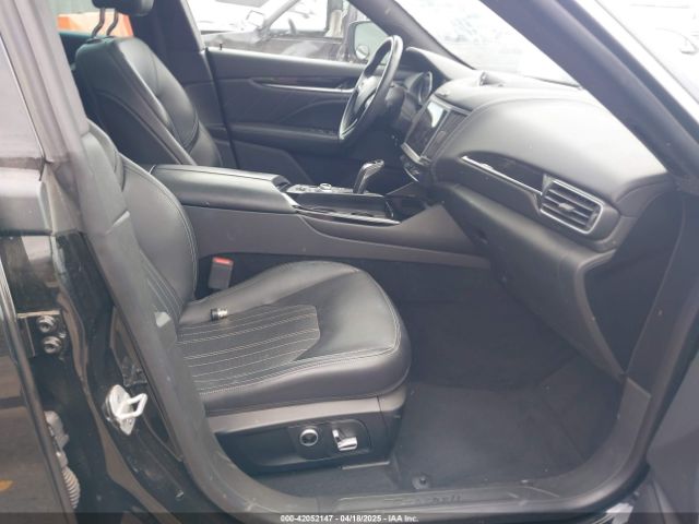 2022 MASERATI LEVANTE ZN661XUA5NX382350 Photo 4