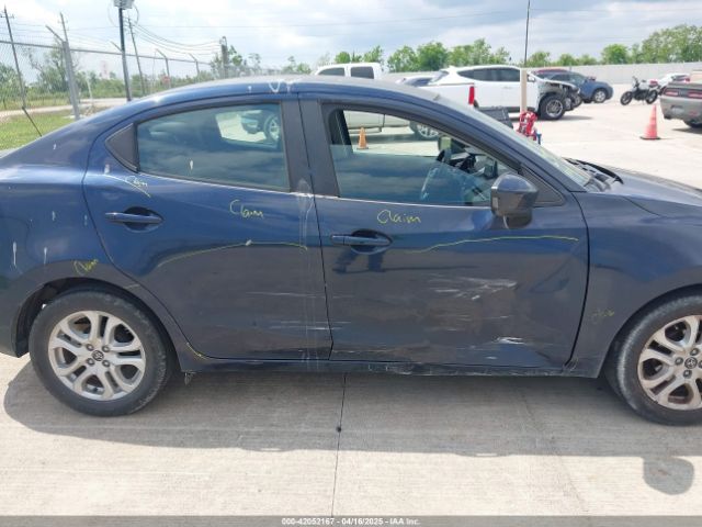 3MYDLBYV7JY305900 Toyota YARIS IA
