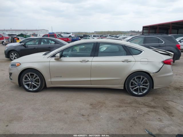 3FA6P0RU1KR235561 Ford Fusion Hybrid Titanium