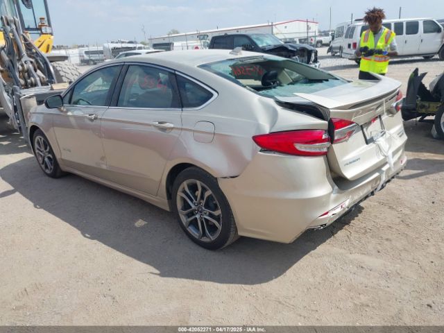 3FA6P0RU1KR235561 Ford Fusion Hybrid Titanium