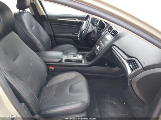 3FA6P0RU1KR235561 Ford Fusion Hybrid Titanium
