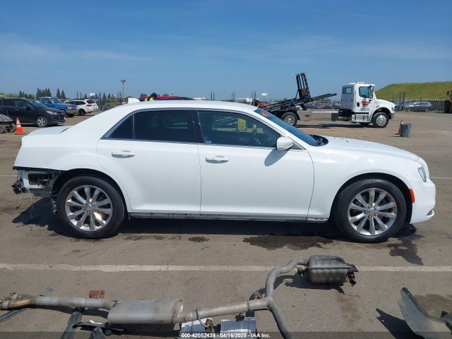 2C3CCARG5KH578219 Chrysler 300 Touring Awd