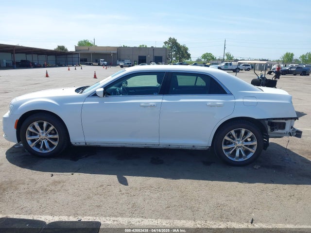 2C3CCARG5KH578219 Chrysler 300 Touring Awd