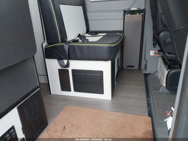 WD3FE7CD6HP541327 Winnebago Walk-in Van