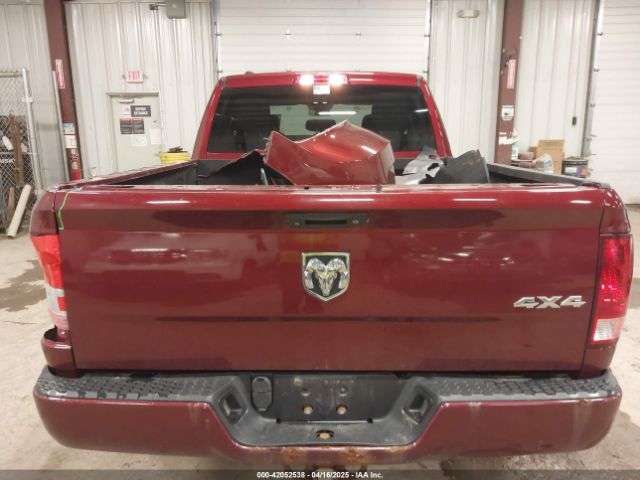 1C6RR7FG7JS206696 RAM 1500 Express  4x4 6'4 Box