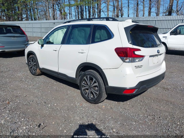 Subaru Forester Limited 2023 JF2SKAPC3PH528766 Image 3