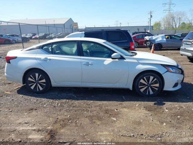 1N4BL4DV9NN339529 Nissan Altima Sv Fwd
