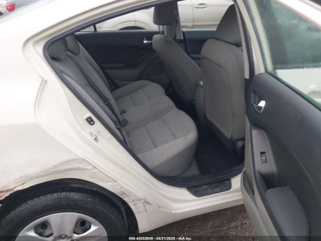 KNAFK4A61F5374690 KIA FORTE LX