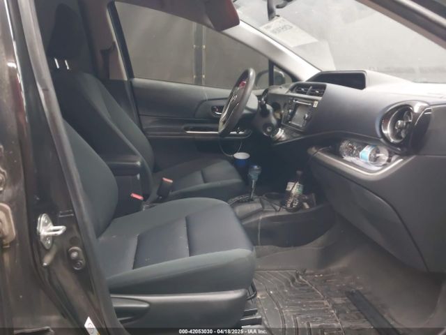 JTDKDTB39G1121961 Toyota Prius C Two