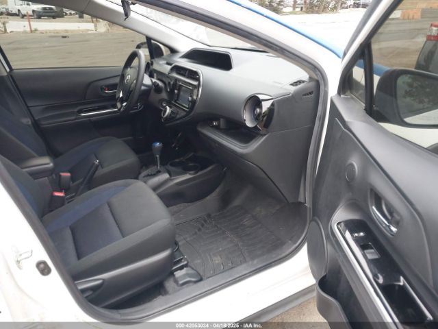 JTDKDTB36J1612947 Toyota Prius C Two