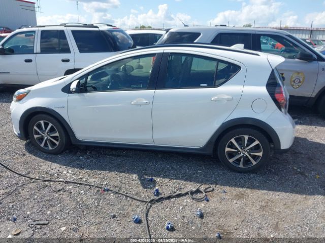 JTDKDTB33J1615532 Toyota Prius C Two