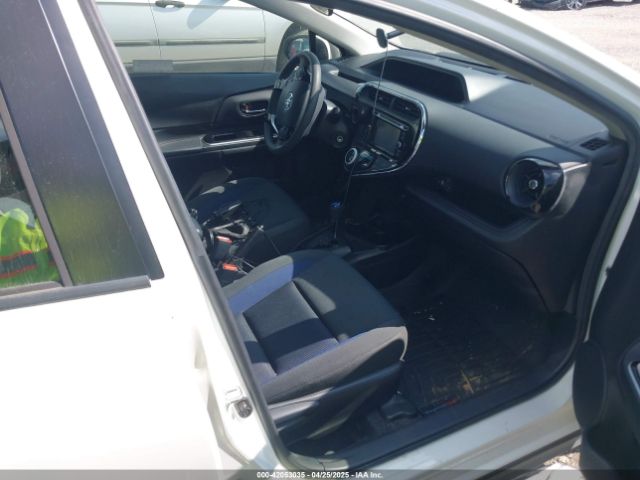 JTDKDTB33J1615532 Toyota Prius C Two