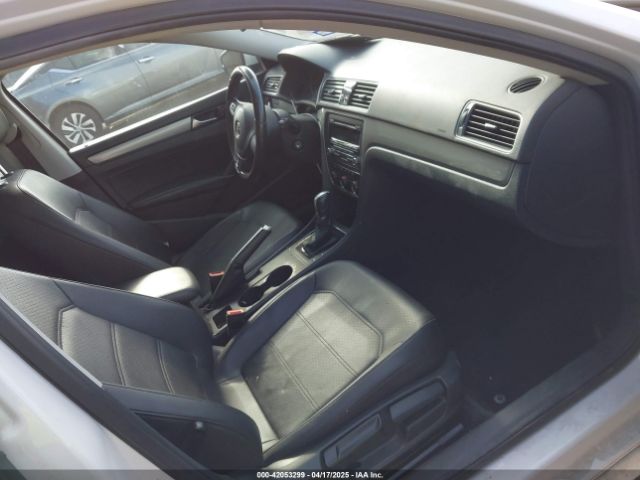 1VWAT7A31FC055719 Volkswagen Passat 1.8t Wolfsburg Edition